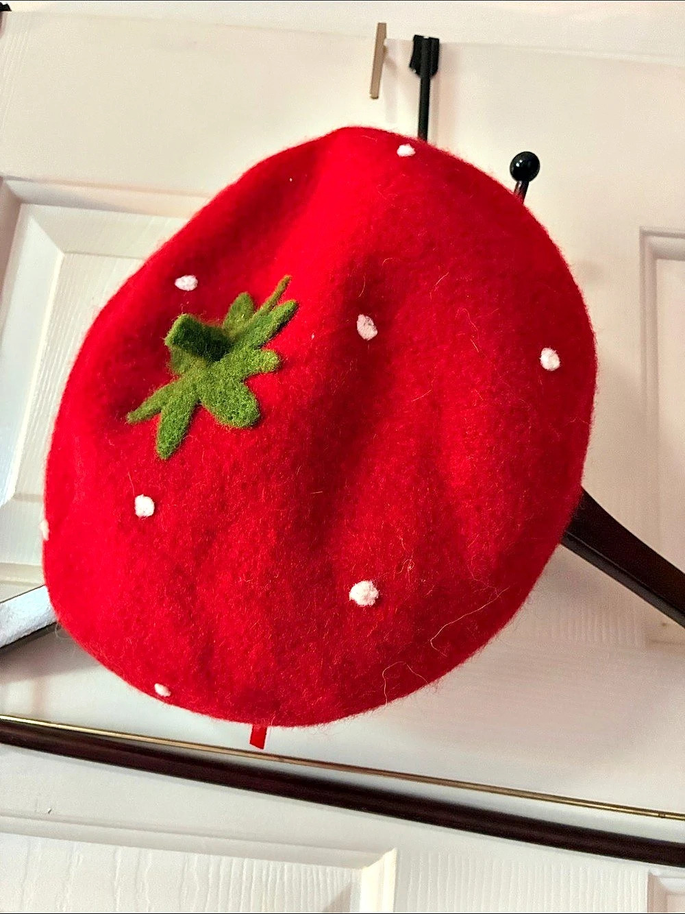 HANDFELTED WOOL STRAWBERRY BERET